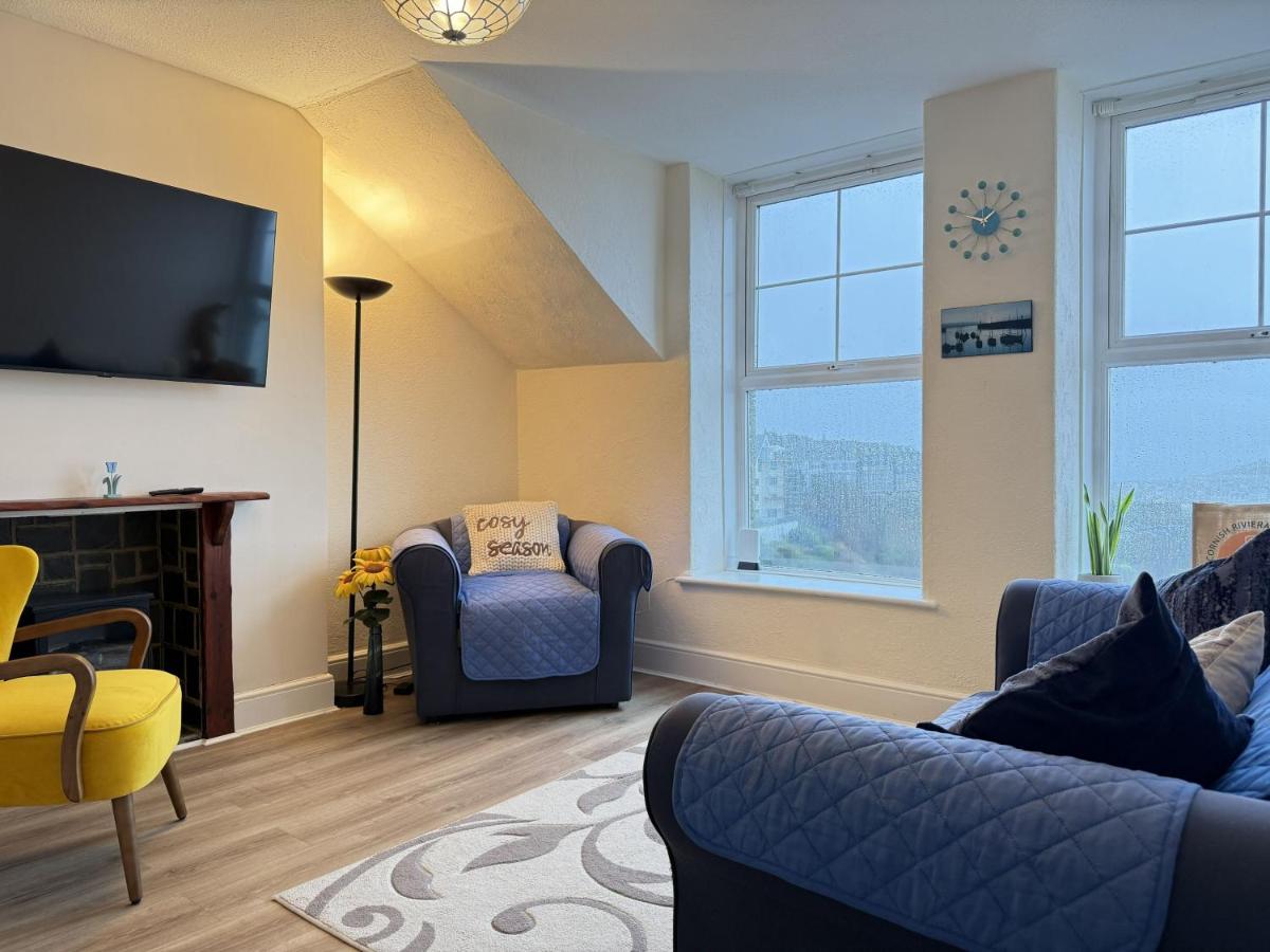 Draycott Dreams has stunning sea views across St Ives Bay & Harbour - B&B St Ives