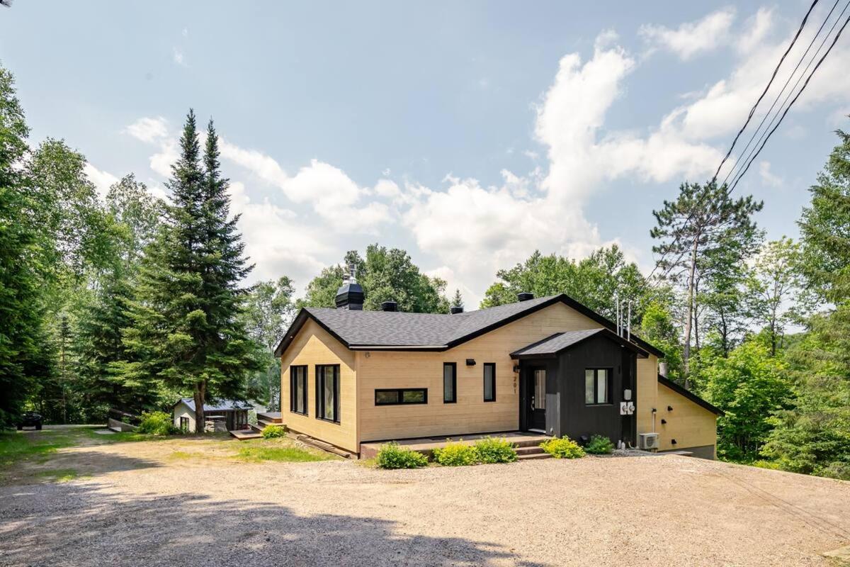 Au pied de la montagne à Chute-Saint-Philippe - B&B Lac-Saint-Paul