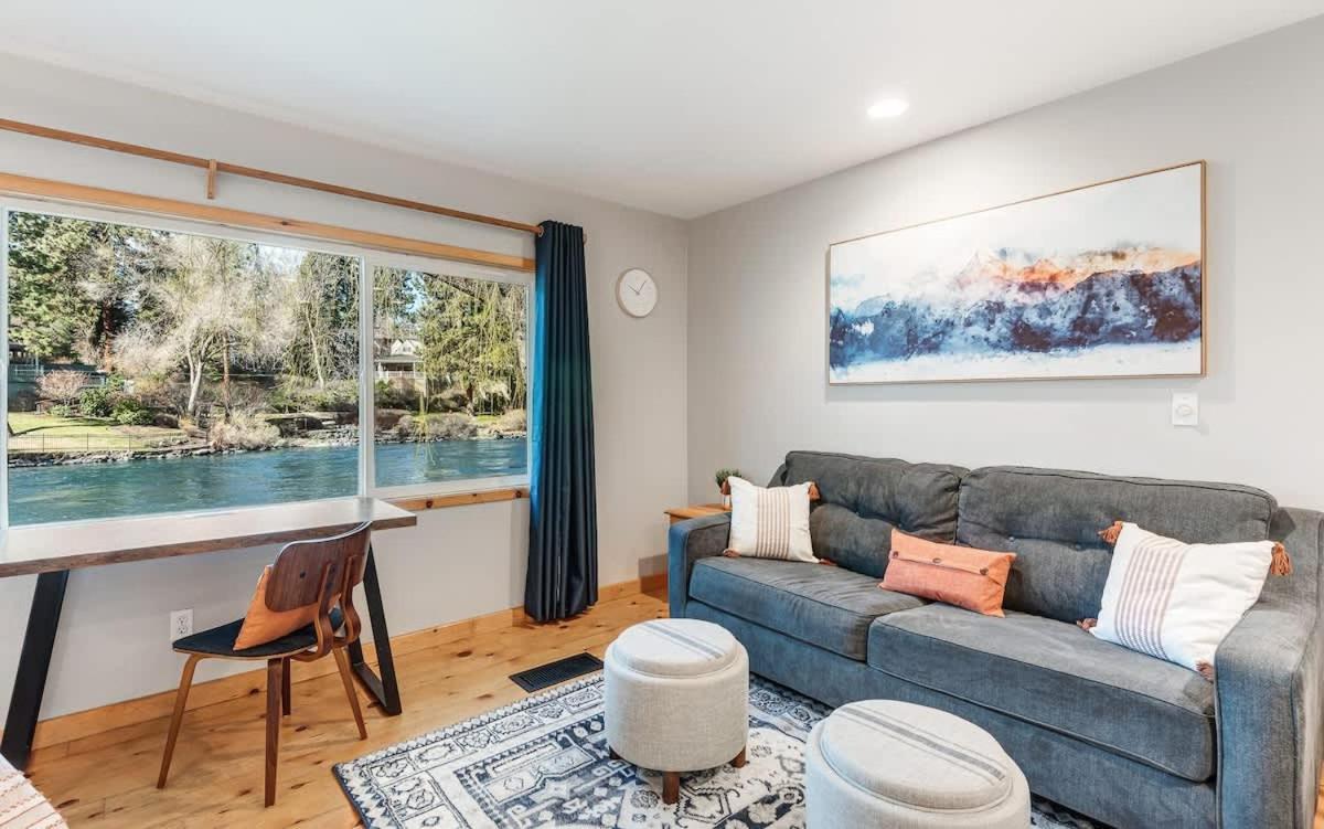 Cozy Studio Cottage on the River - B&B Bend