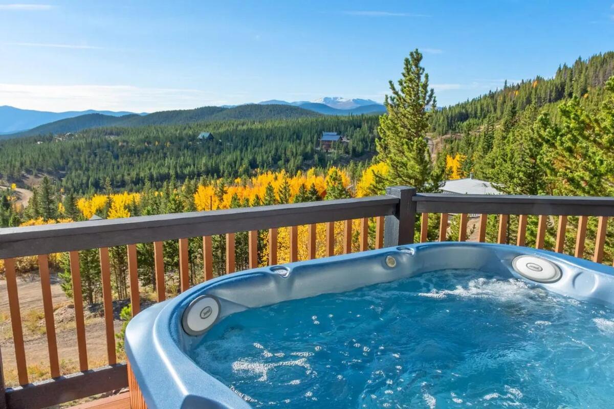 Family Mountain Getaway w Hot Tub and Amazing Views! Close to Hiking & Skiing - B&B Idaho Springs