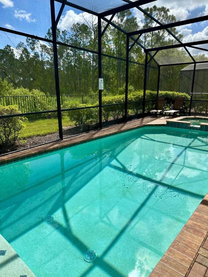 Spacious 8BR Family Villa with Pool, Game Room & BBQ, Kissimmee, near Disney! - Chambres d'hôtes Kissimmee