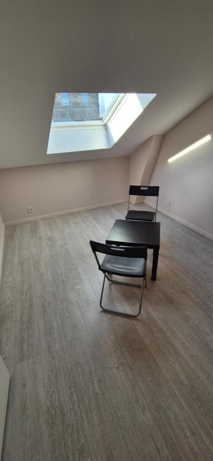 Appartement spacieux proche centre, 2ᵉ étage sans ascenseur, without lift - Chambres d'hôtes Épernay