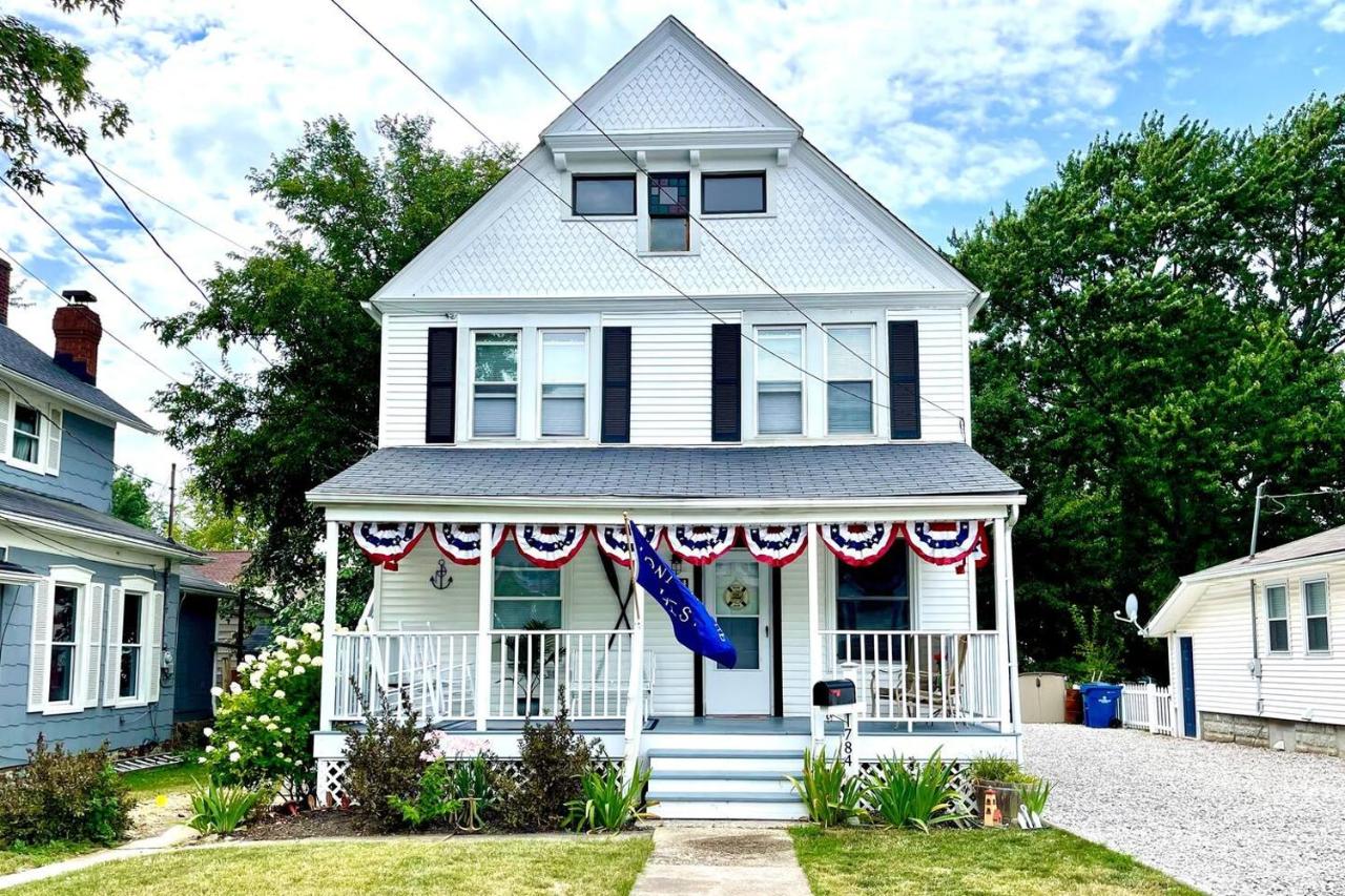 ENTIRE UNIT- Charming Century Home in Harbour Town - B&B Vermilion