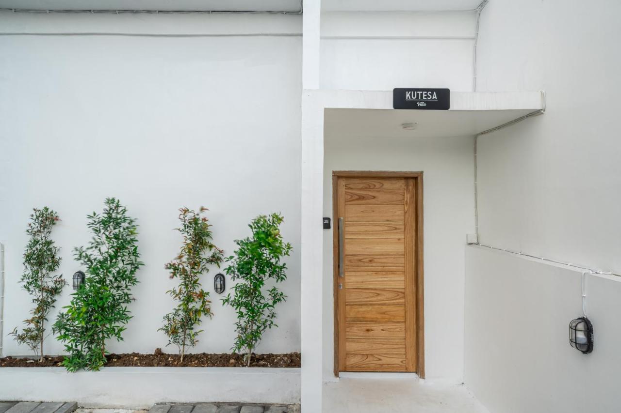 Kutesa Villa - Cozy Villa with Dreamy Swim Spot - B&B Kerobokan