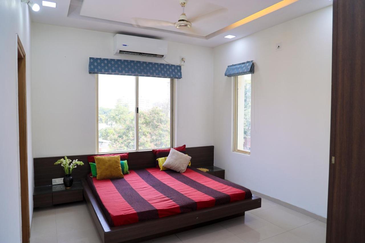 Luxury 3BHK in Heart of the City - Chambres d'hôtes Vadodara