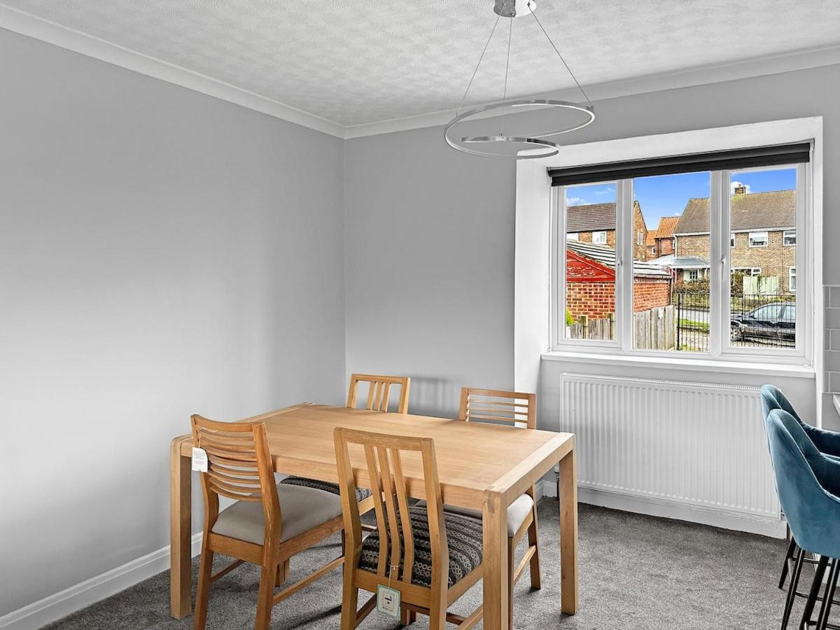 Modern Contractor House - Lockable Gated Parking - Chambres d'hôtes Kiveton Park