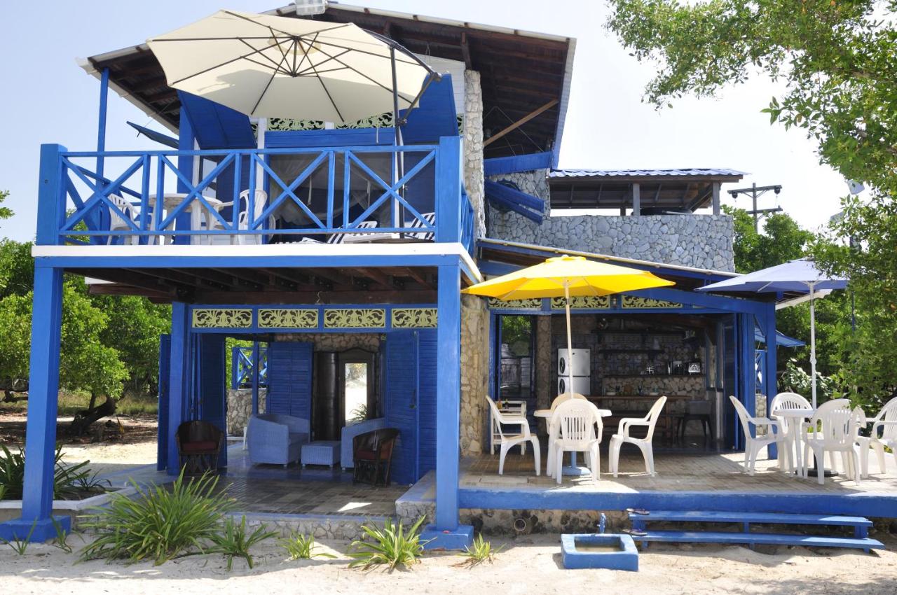 Casa Gaviota Baru Beach House - B&B