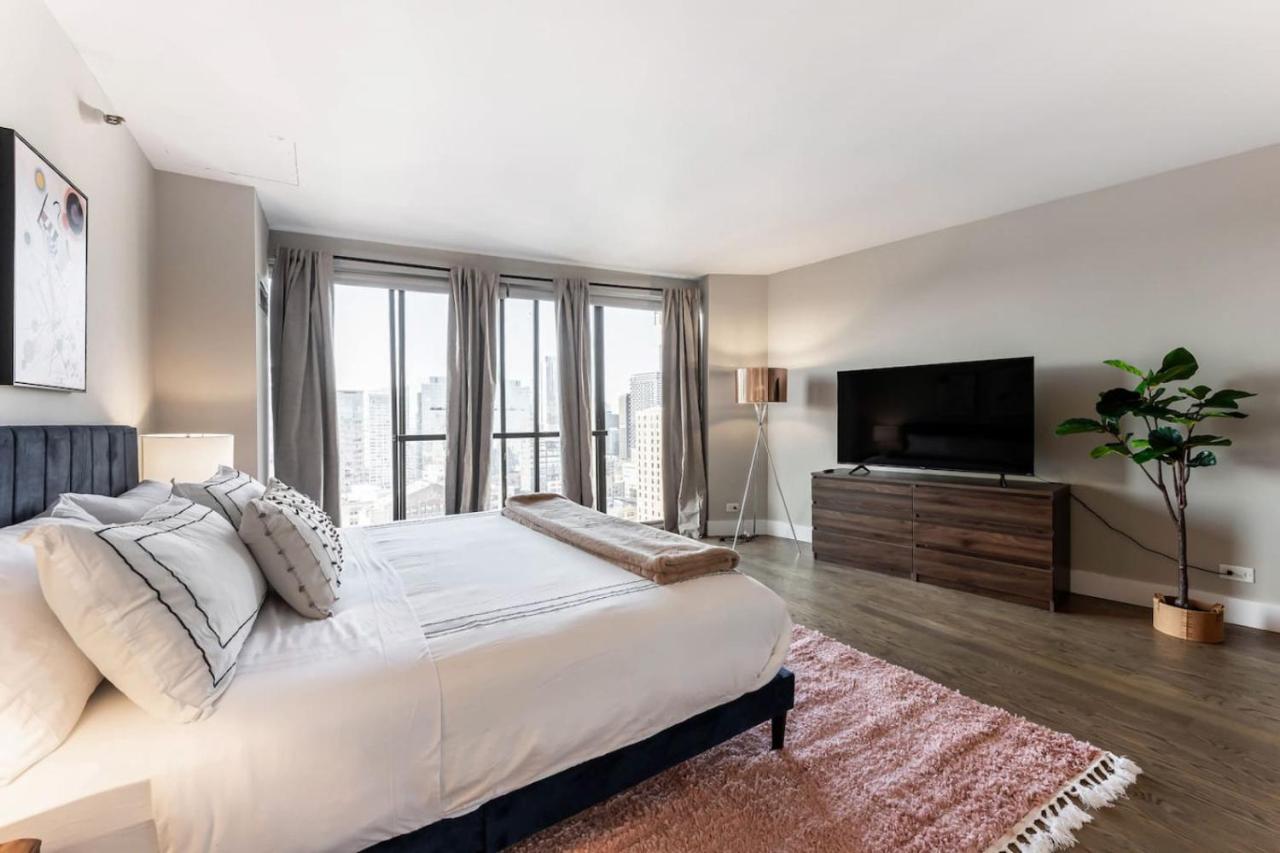 Downtown Penthouse 3bd VIEWS Parking Gym #2 - B&B Chicago