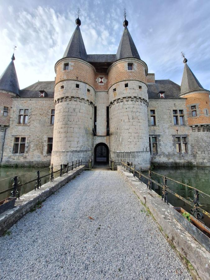 Gîte du Château de Spontin - 8 chaussée de Dinant - 5530 Spontin - B&B Mellet