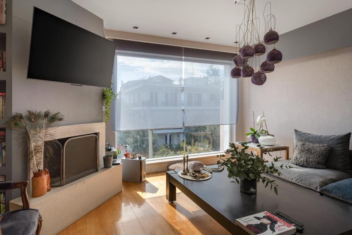 Elegant 2BR Apartment near Metro, Sunny & Spacious - B&B Athens