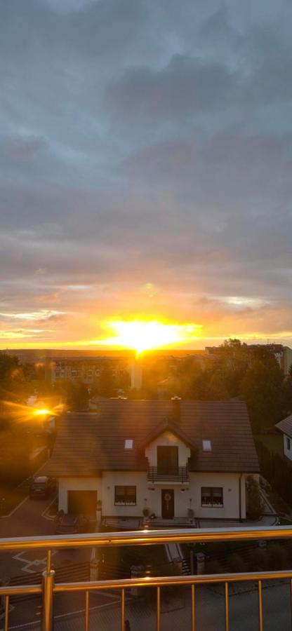 Nowoczesny Apartamment pod Debami - B&B Starachowice