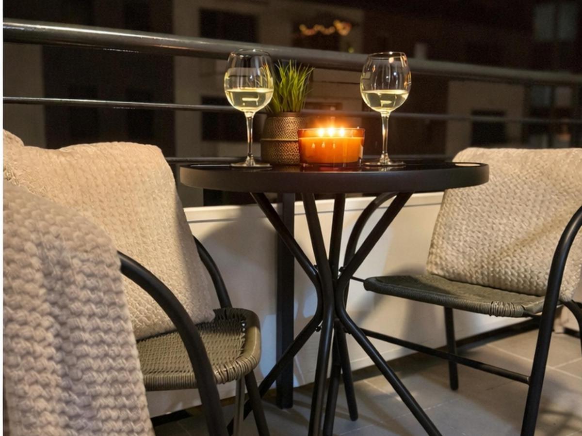Local-Lux Apartment F3 - Private Parking & Balcony - B&B Kecskemét