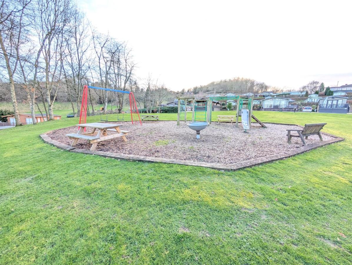 The Little lodge on the lake - B&B Welshpool