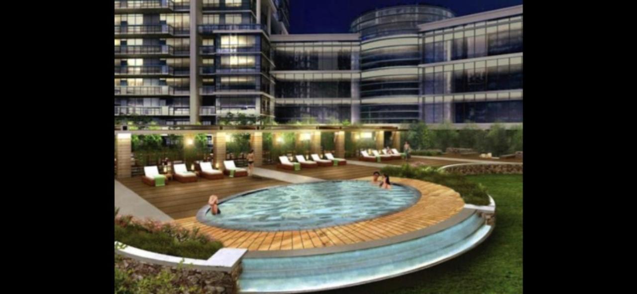 Luxurious Condo Apartment with Direct Subway Access - Bed and Breakfast Toronto