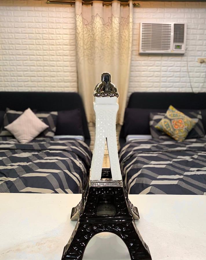 Cozy Escape at McKinley near Venice Grand Canal Mall - B&B Manila