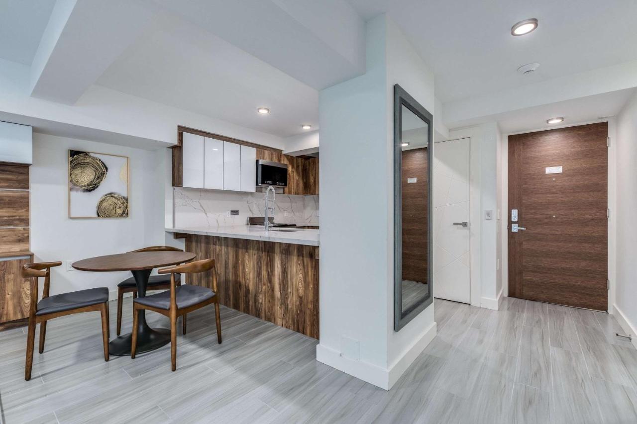 Modern West End 2BR in the Heart of Vancouver - Chambres d’hôtes Vancouver