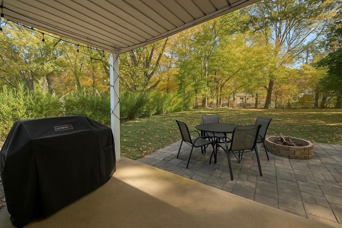 Modern 3BR with Office and Dog-Friendly with Fenced Yard - B&B South Euclid