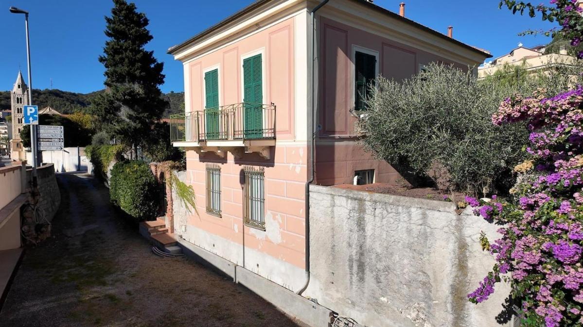 Appartamento Primula - casa vacanza Varicottis Home a 100 mt dal mare - Chambres d'hôtes Finale Ligure