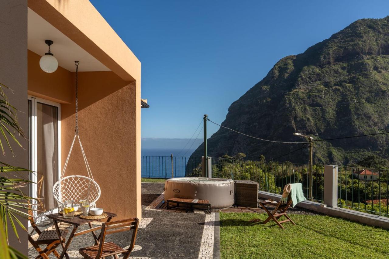 Casa da Fajã do Amo Sea view and Jacuzzi - B&B São Vicente