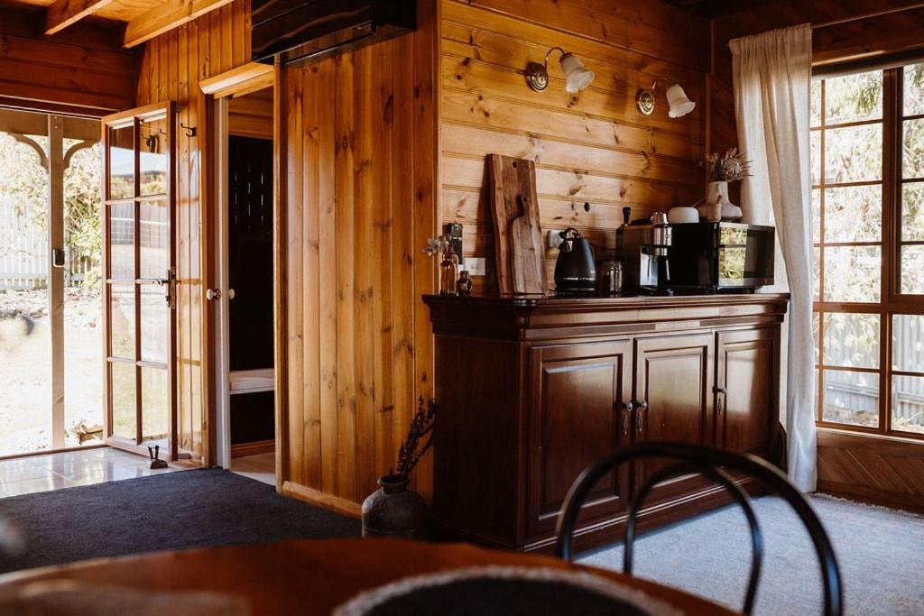 Cottage Grove - close to town & cute as a button - B&B St Helens