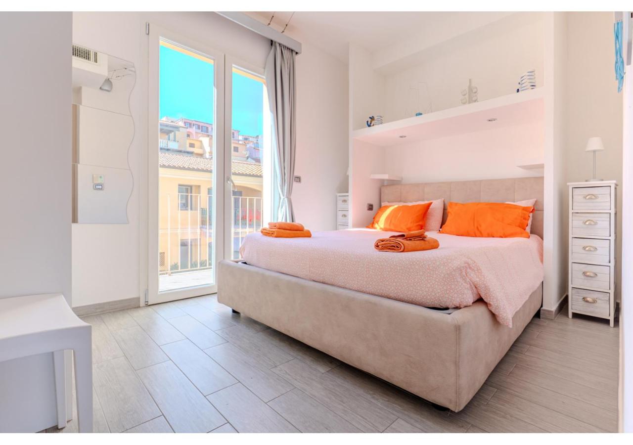LaureLiving Holiday Home Bellavista Santo Stefano - Chambres d'hôtes La Maddalena