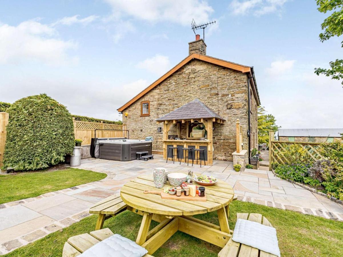 4 Bed in Holywell oc-82276 - Bed and Breakfast Whitford