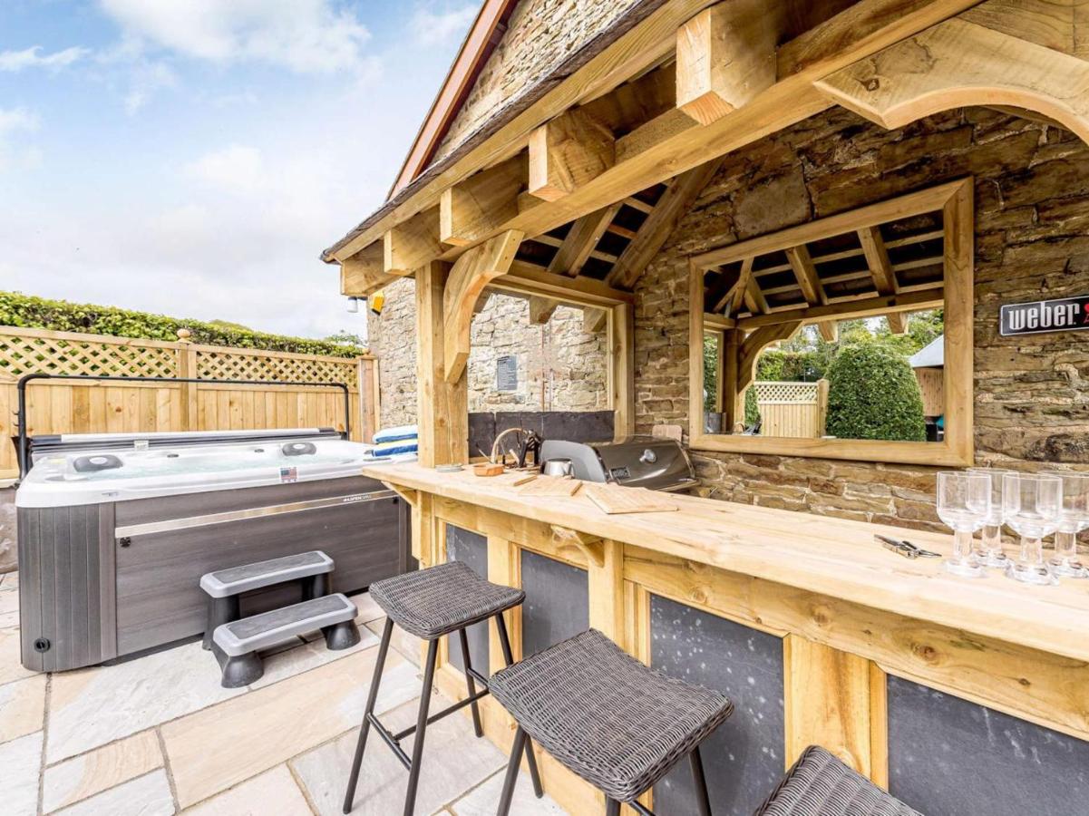 4 Bed in Holywell oc-82276 - Bed and Breakfast Whitford