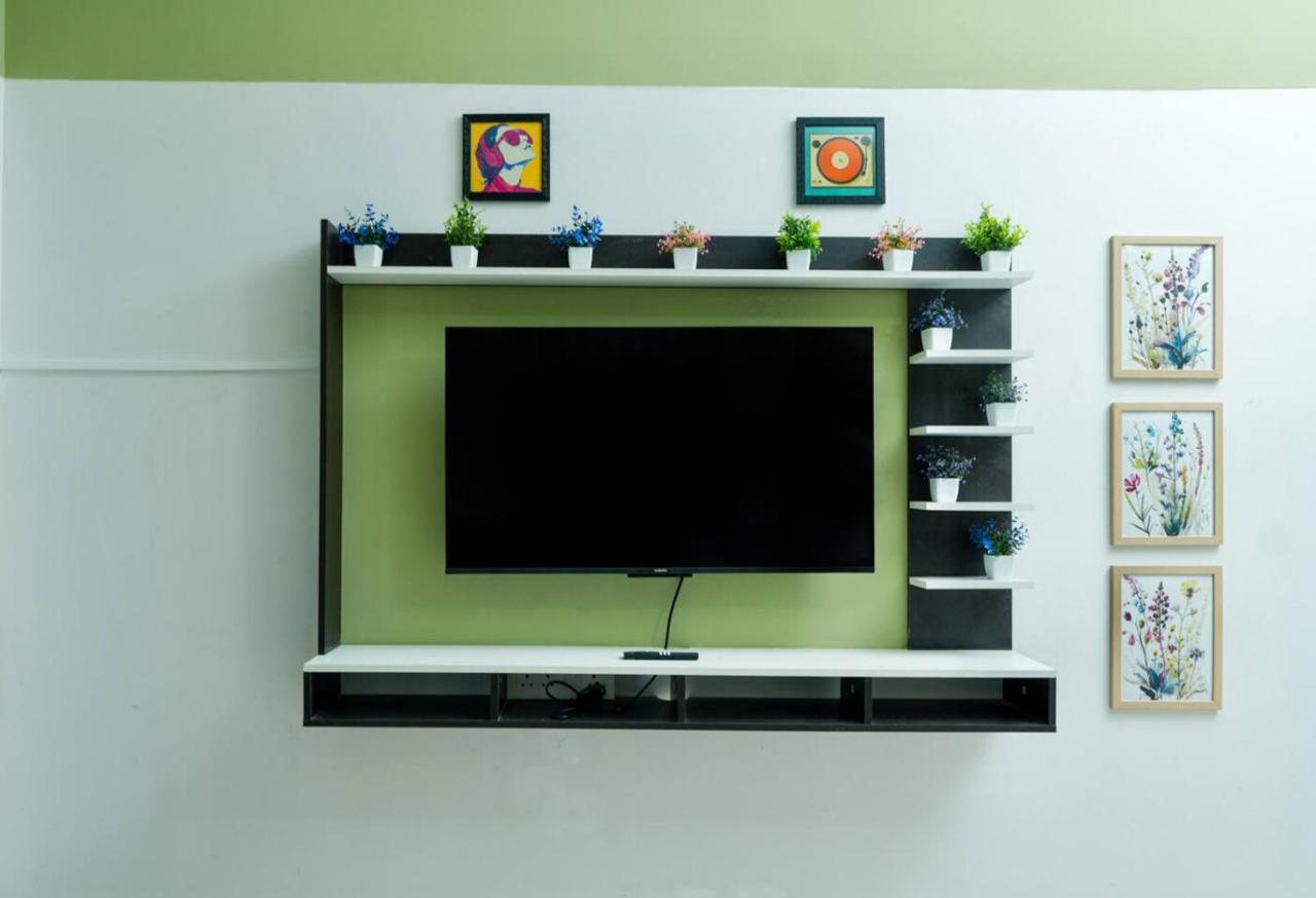 Sage Breeze by Serenescape, Modern AC 2BHK on 2nd Floor near KIMS - B&B Thiruvananthapuram
