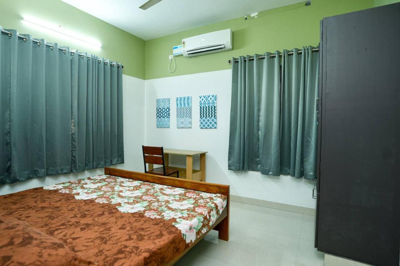 Sage Breeze by Serenescape, Modern AC 2BHK on 2nd Floor near KIMS - B&B Thiruvananthapuram