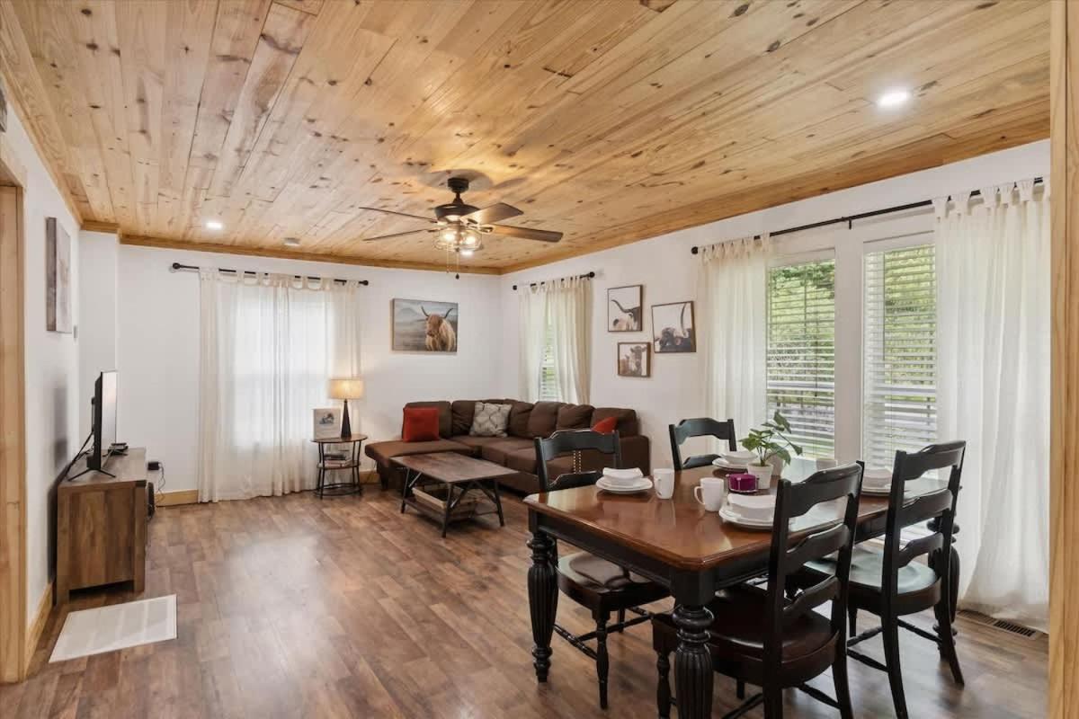 Creekside Retreat by Beyond Expectations - Bed and Breakfast Pigeon Forge