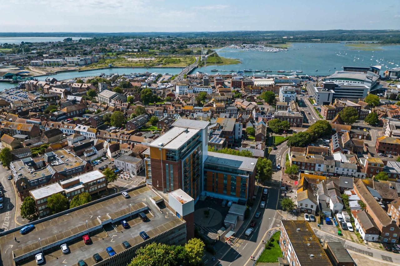 Mojo - Modern Apartment with Balcony - Chambres d'hôtes Poole