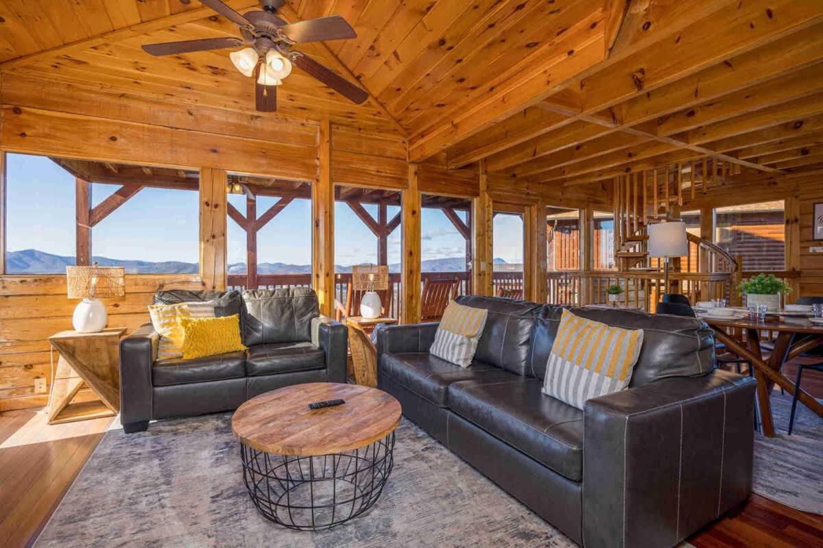Breezy Ridge by Beyond Expectations w Hot Tub - B&B Sevierville