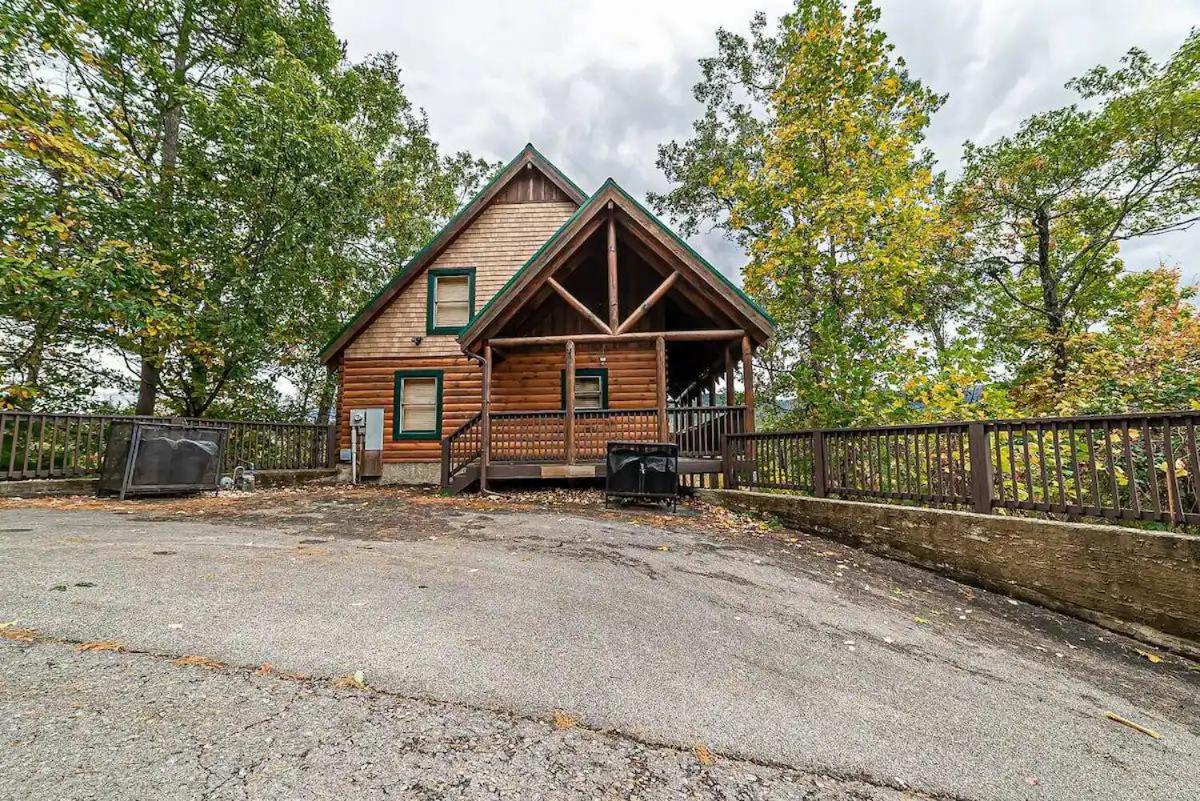 Joes Place by Beyond Expectations w Hot Tub - Chambres d’hôtes Pigeon Forge