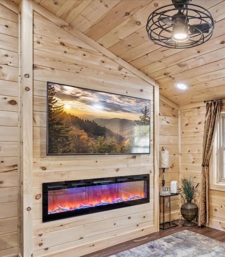 Stone Haven by Beyond Expectations w Hot Tub - B&B Sevierville
