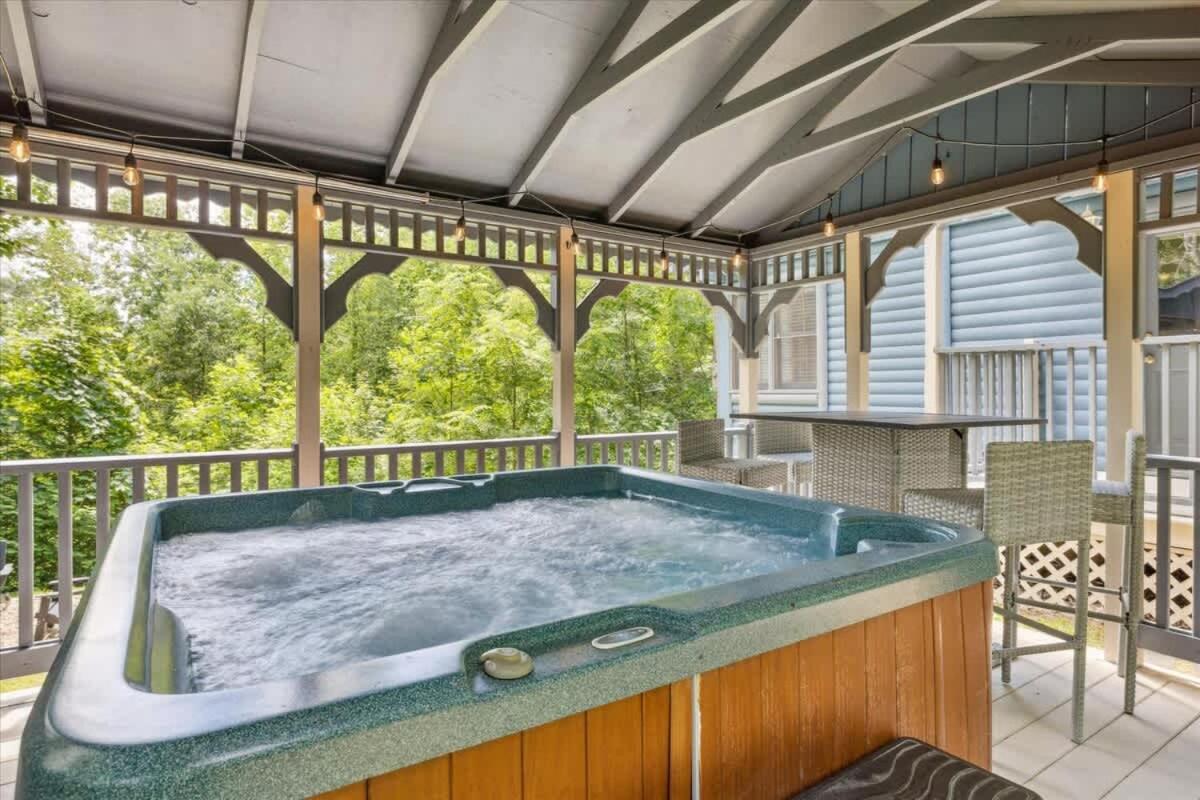 Cozy Timbers by Beyond Expectations w Hot Tub - B&B Rocky Grove
