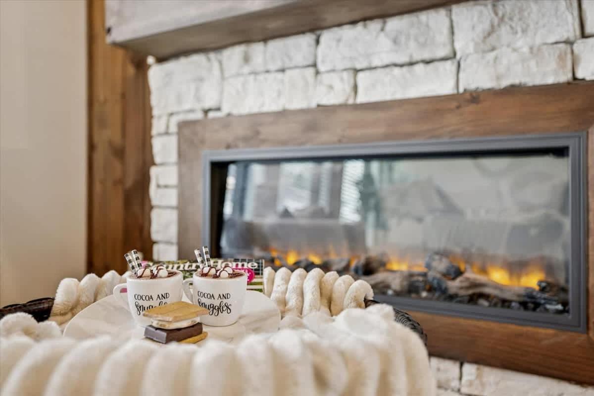 Peak Pursuit by Beyond Expectations w Indoor Pool - B&B Pigeon Forge