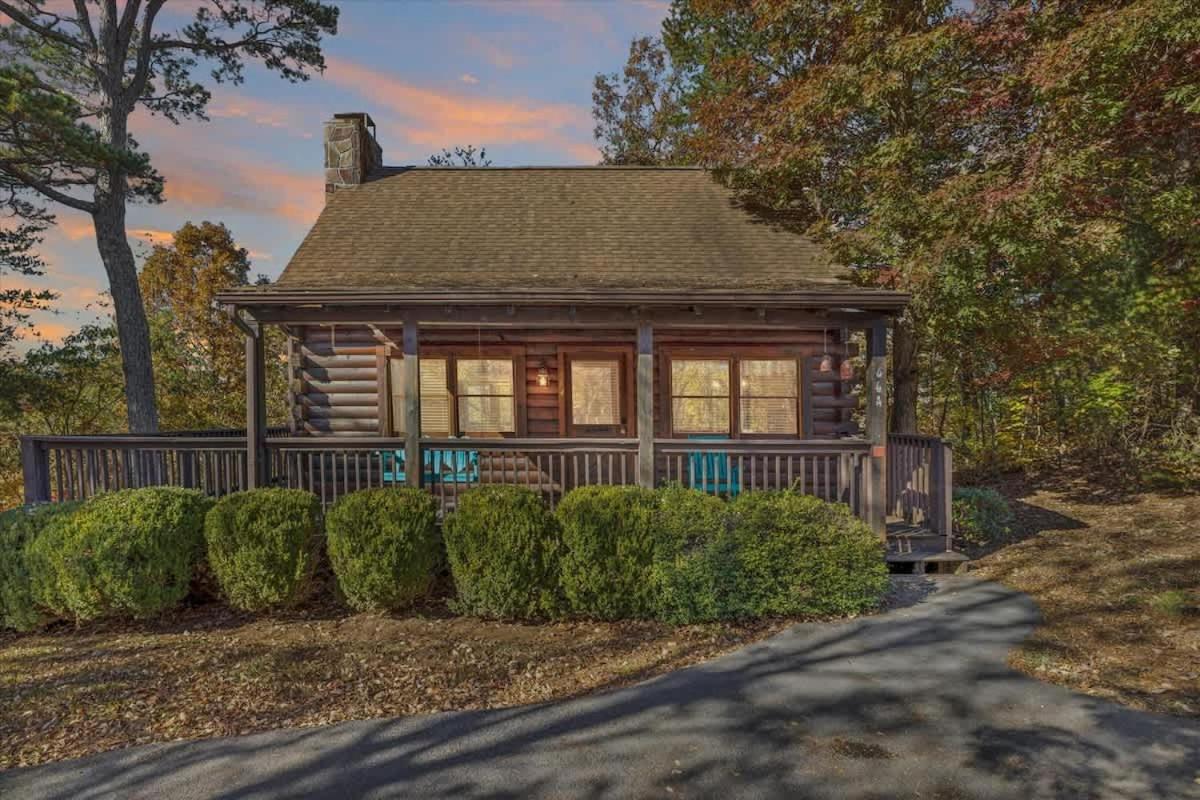 Firefly Holler by Beyond Expectations w Hot Tub - B&B Pigeon Forge