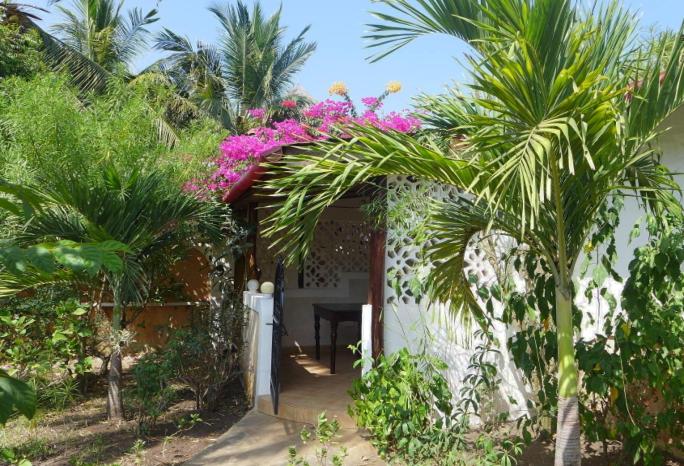 Frangipani Cottages - B&B