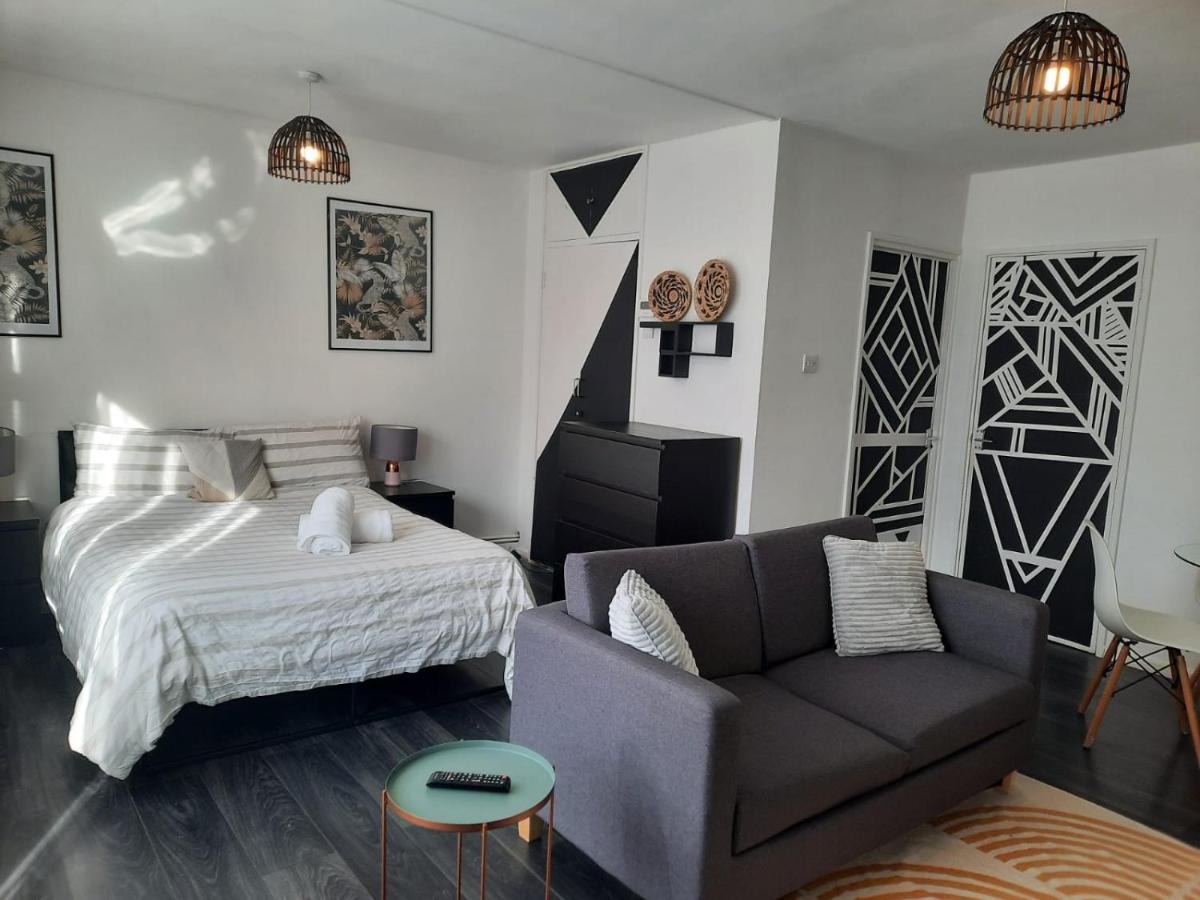 LARGE STUDIO in THE HEART OF BRIXTON - B&B London