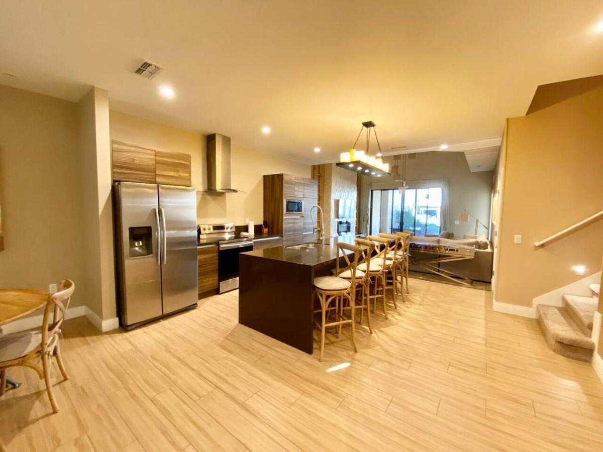 Next to Disney! 4BR/4.5 BATH Luxury Townhouse - Ferienwohnung Orlando
