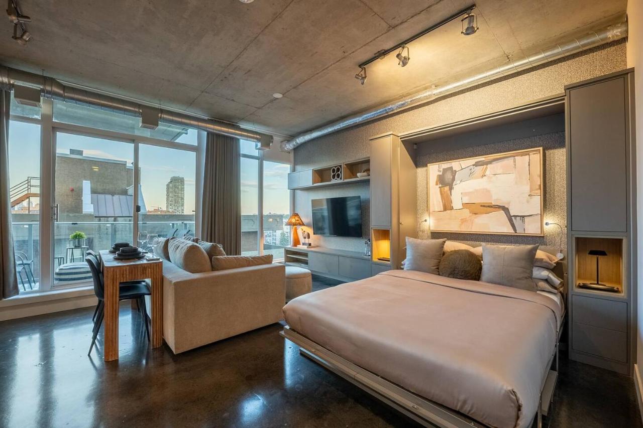 Downtown Views | Boutique Luxury Suite + Workspace - B&B Calgary