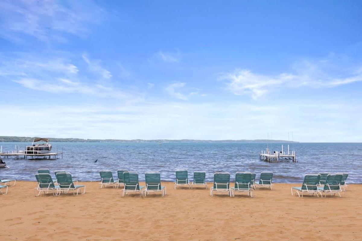 Shoreline Suite 15 . Shoreline Suite 15 - B&B Traverse City