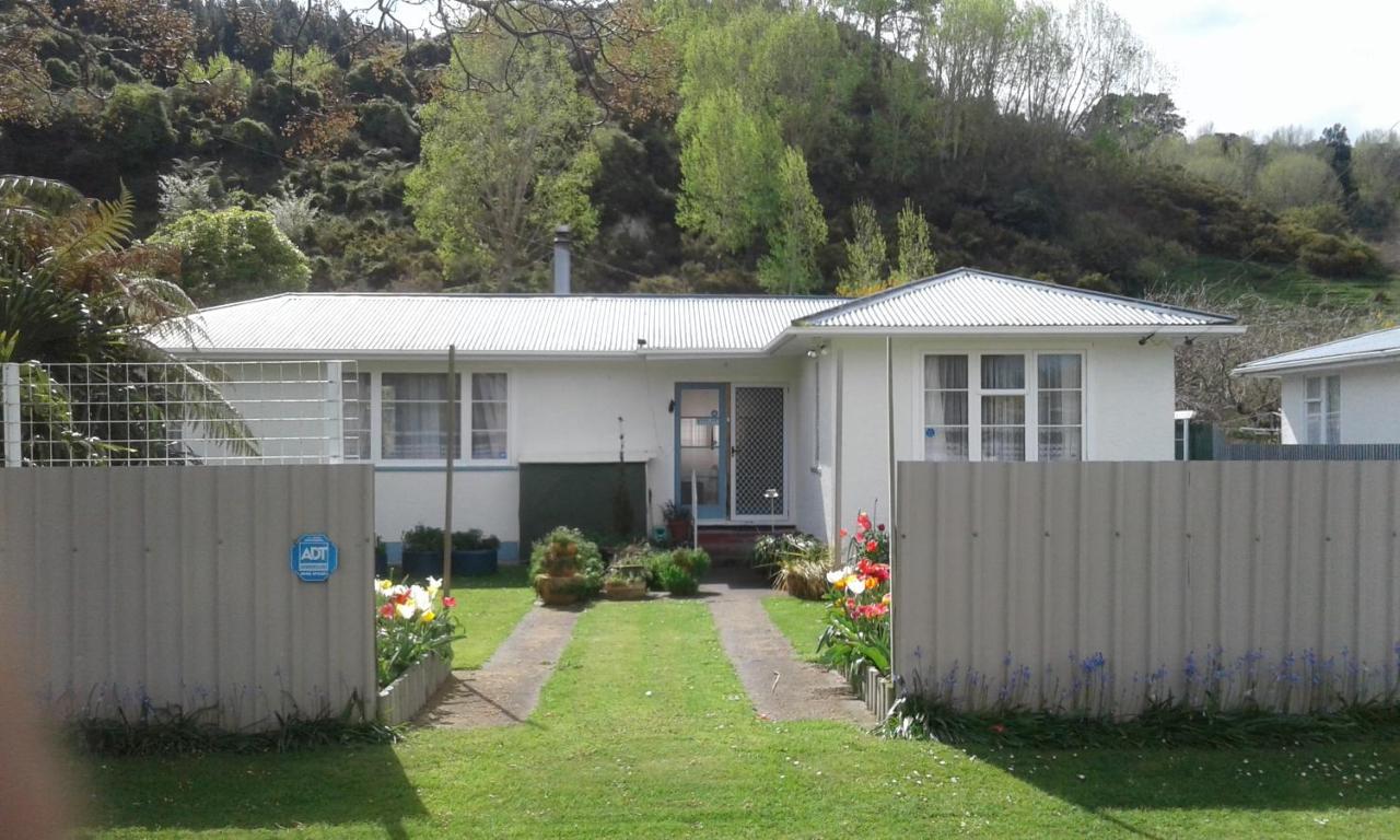 B&B Whanganui - The_Cozy_Batch With a rural view - Bed and Breakfast Whanganui