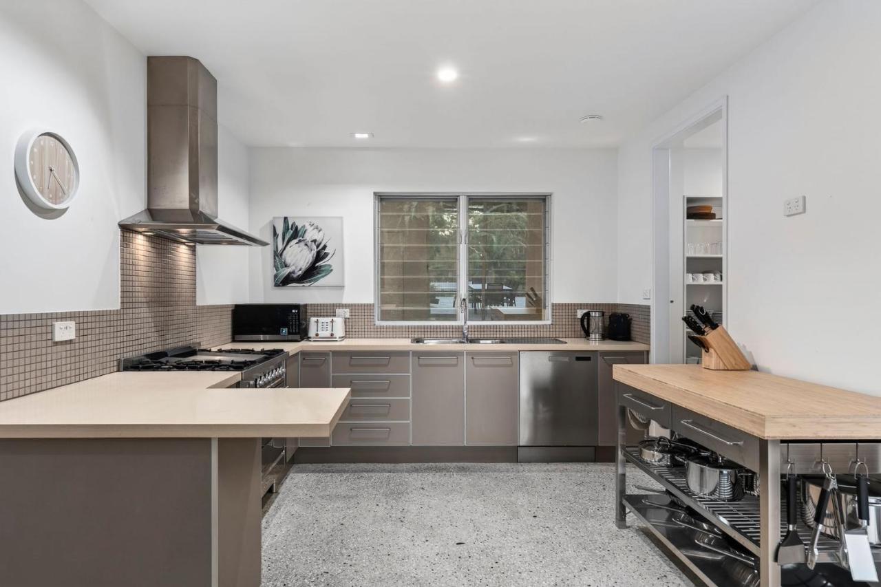 Currumbin Coastal Escape Sleeps 8 - B&B Gold Coast