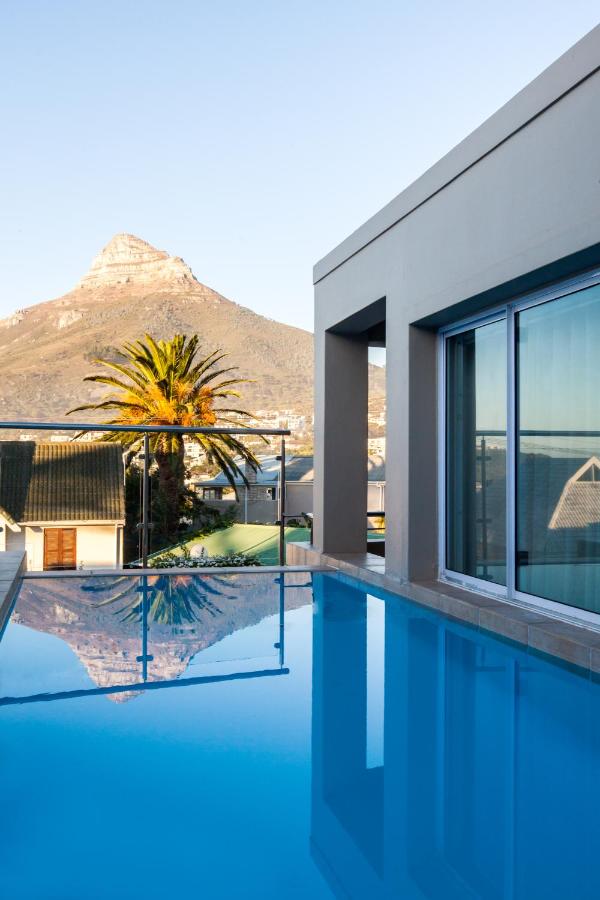 B&B Cape Town - Villa on Slopes of Geneva Drive - Bed and Breakfast Cape Town