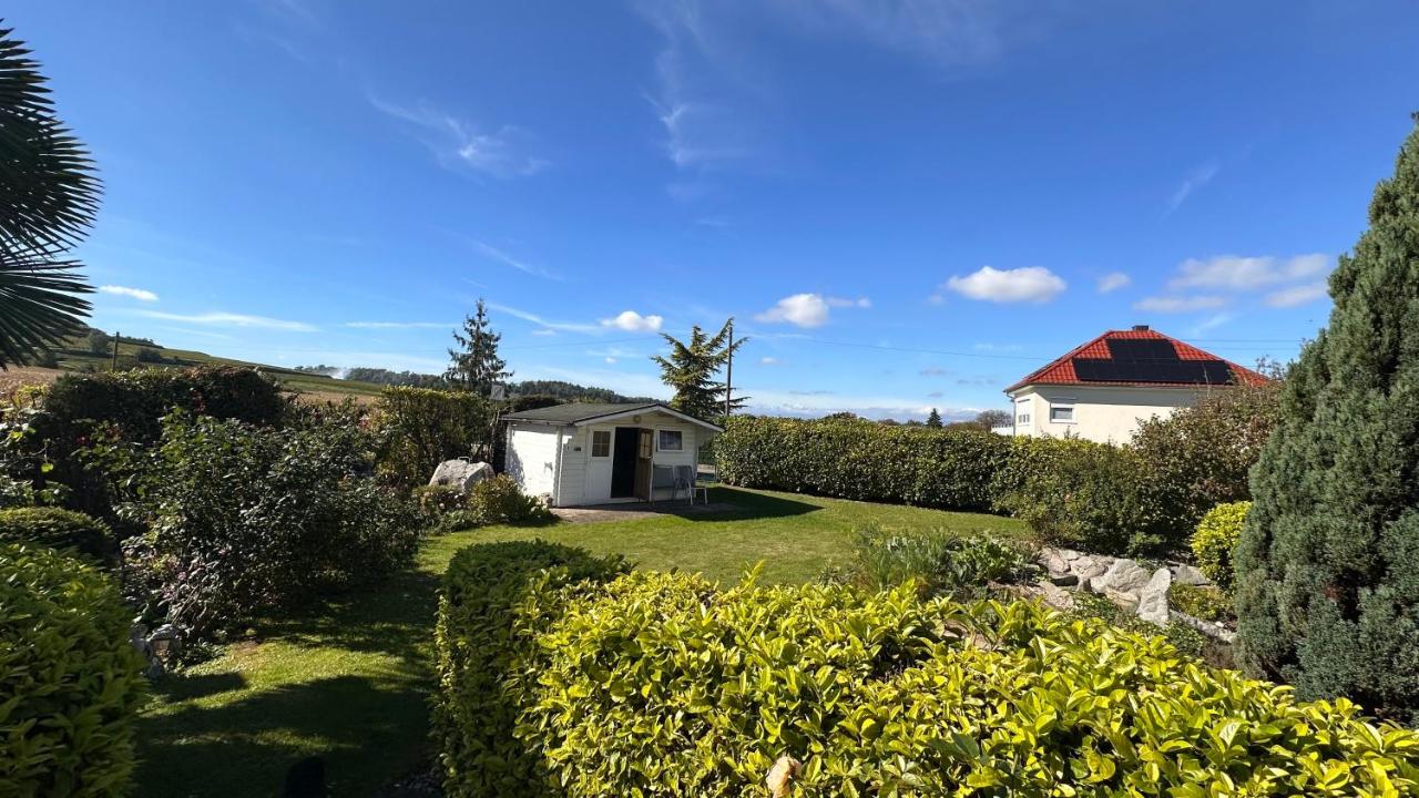 Ferienwohnung Andrea mit traumhaftem Garten - Chambres d'hôtes Sasbach