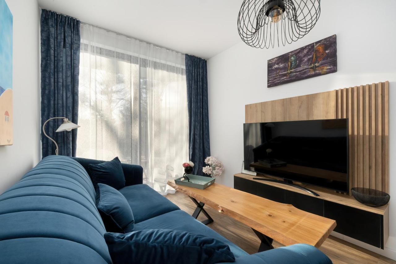 LUX Top Floor Apartments Art Lake Mielno with Pool, Air Conditioning and Parking by Noclegi Renters - Chambres d'hôtes Mielno