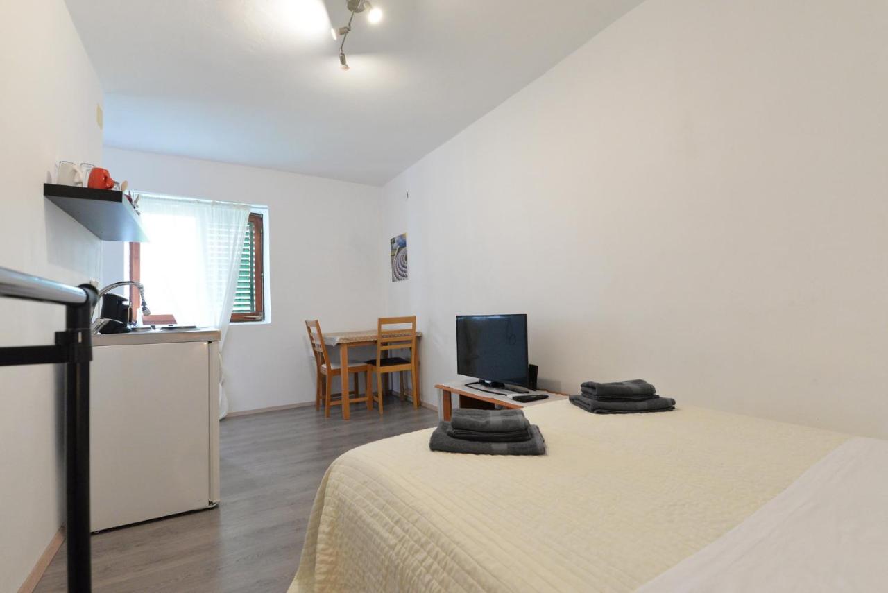 Apartman Staro Selo Murter - B&B Murter