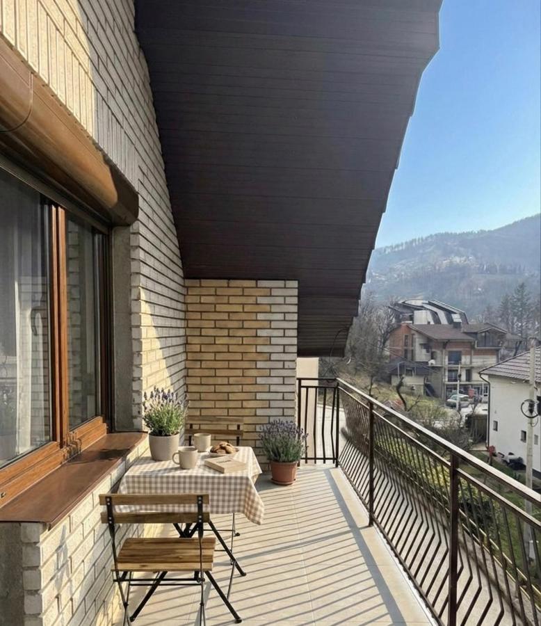 Cozy Apartment with Balcony - B&B Ivanjica