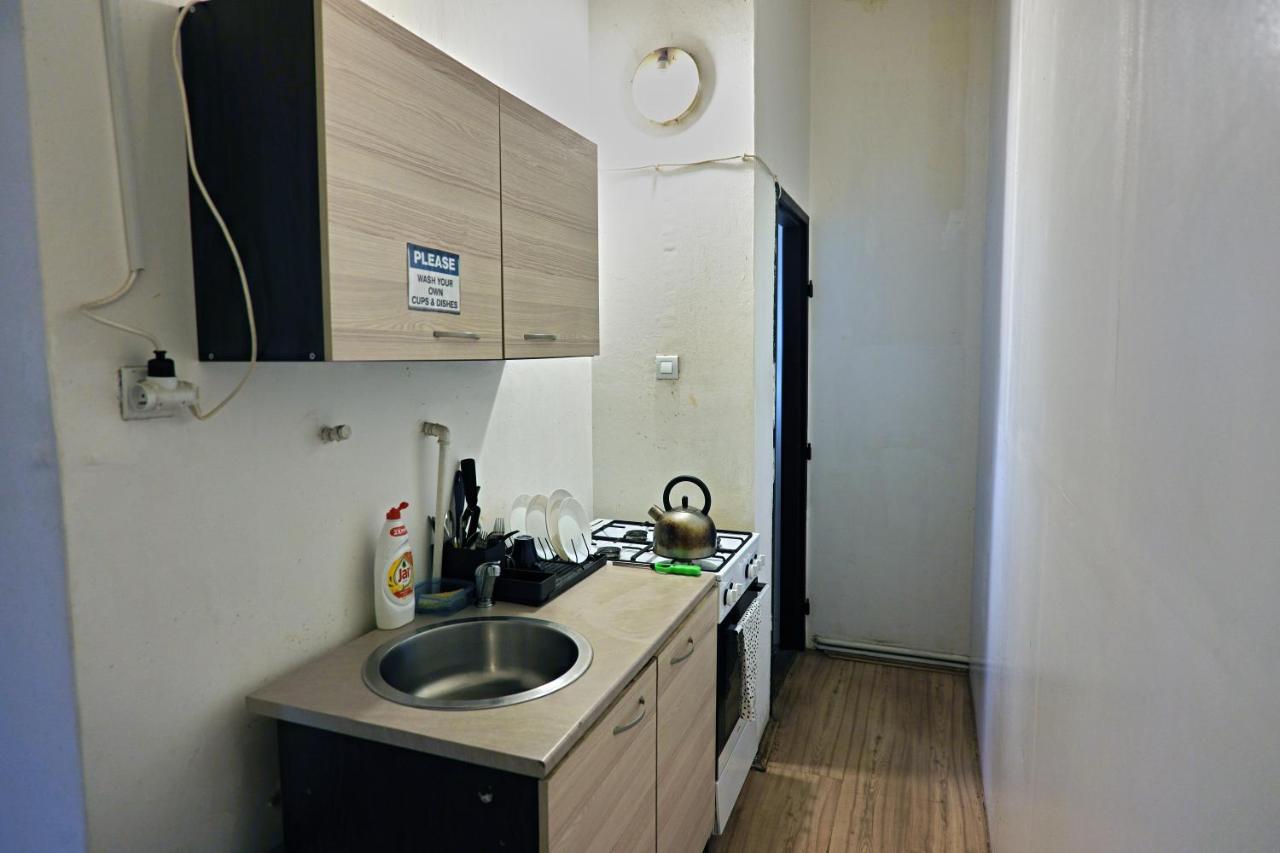 Prague Family Guest House - Rooms with shared bathroom - Bed and Breakfast Praag